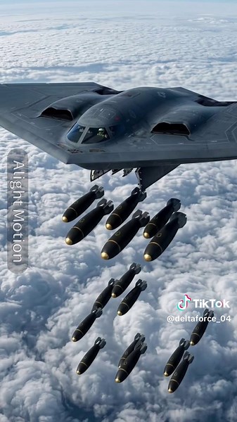 B-52 Stratofortress, B-1B Lancer, dan B-2 Spirit merupakan pesawat pengebom strategis milik USAF (United States Air Force) yang dirancang untuk melaksanakan serangan jarak jauh terhadap berbagai sasaran. Masing-masing memiliki kemampuan yang berbeda, mulai dari membawa muatan persenjataan dalam jumlah besar, terbang dengan kecepatan tinggi, hingga menggunakan teknologi siluman untuk mengurangi deteksi radar. Ketiga pesawat ini menjadi bagian penting dari kemampuan pengeboman strategis Amerika Se