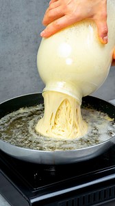 67K views · 239 reactions | Der Trick, den Bäcker verbergen! So backen Sie das beste Brot! Zutaten Öl: 100 ml Butter: 200 g Cheddar: 150 g Teig Trockenhefe: 8 g Zucker: 10 g Wasser: 375 ml Mehl: 500 g Salz: 5 g Zusätzlich Knoblauch: 20 g Öl: 10 ml Salz: 1 g schwarzer Pfeffer: 1 g Sauerrahm: 100 g Mayonnaise: 100 g schwarzer Pfeffer: 2 g Salz: 3 g Zwiebel: 1 St Worcestersauce: 10 ml Sojasoße: 10 ml Weißwein: 150 ml | Cookrate - Deutschland | Facebook