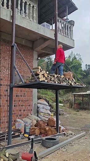 This Homemade Elevator Solves The Biggest Pain Point Of Rural Home Living !