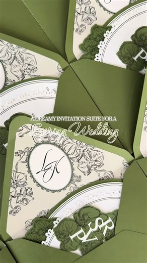 Florals? For spring? Yes, please! #weddinginvitations #gardenwedding #weddingaesthetic #weddinginvitationsuite #2027wedding