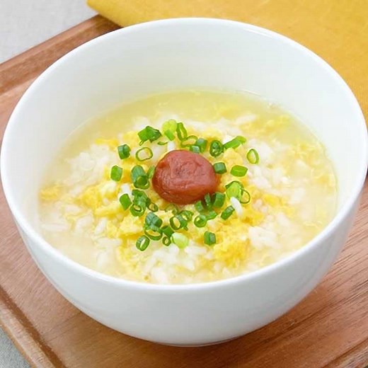 鶏ガラの旨みが絶品！簡単10分で作る卵雑炊のレシピ | デリッシュキッチン