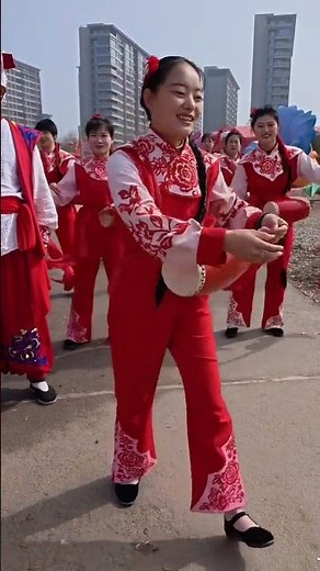 Ancient Shaanxi Girls Unleash Traditional Waist Drumming Power