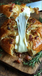 Feuilleté au Camembert et Lardons – Fondant & Gourmand 👉 La recette est dans le 1er Coʍmеոτaire 💬 👇 | Eva Rose