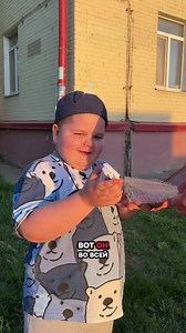 @Репосты: 18 спасибо за подарок 🎁. Как видите назарушка счастлив . Заодно узнали как стучит сердце Голема 😁. #назаразатович #майнкрафт #minecraft #голем #озон