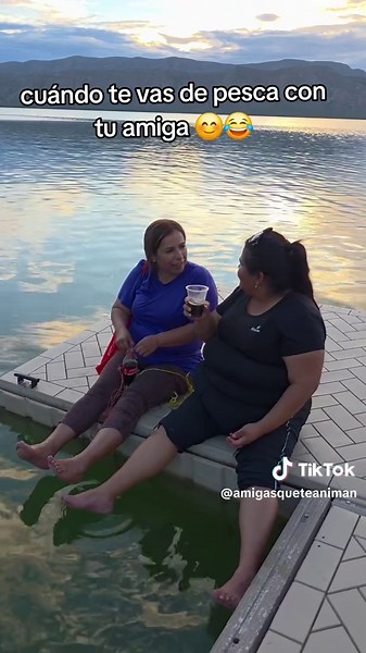 Cuando te vas de pesca con tu amiga: ¡Las que te animan! 😂