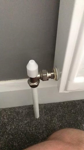 How to adjust the lockshield valve on a radiator