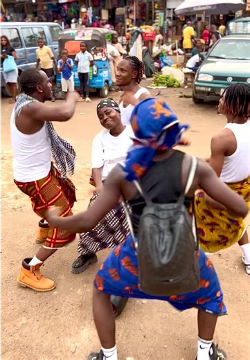 Life no suppose hard. Caught this vibe with my family @@A G B E S K I 🇬🇭 @Designer @v3 @ISAAC DL . And the baddest man behind the camera @Desmondcelebrityphotographer #erom_petit #makemeviral #dance