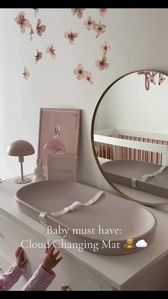 The most perfect changing mat designed with your mini-me in mind. Modern and minimal to complement your nursery 🧸🧺☁️ The best purchase you'll ever make #babymusthaves #babynursery #nurserydecor #nurseryinpso #changingmat #changingpad #changingmatwaterproof #beigenursery #babyshowergift #babyregistrymusthaves #firsttimemumuk