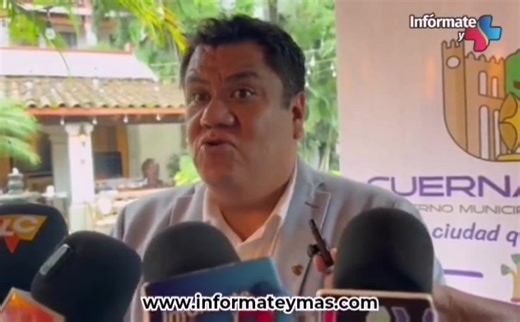#Entérate Comercio formal en crisis 🚨📉📢 👉🏻 Agremiados de la Cámara Nacional de Comercio, Servicios y Turismo (CANACO), reportaron el desplome de ventas de útiles escolares hasta en un 50%, causado por el ambulantaje y las tiendas transnacionales. 🗣️ El presidente de la CANACO, David Ricardo López Jiménez, señaló que el comercio formal enfrenta una crisis por la competencia de la informalidad y tiendas chinas. #Comercio #Crisis #ÚtilesEscolares | Infórmate y