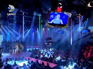 HADISE DUM TEK TEK @ BEYAZ SHOW 2009