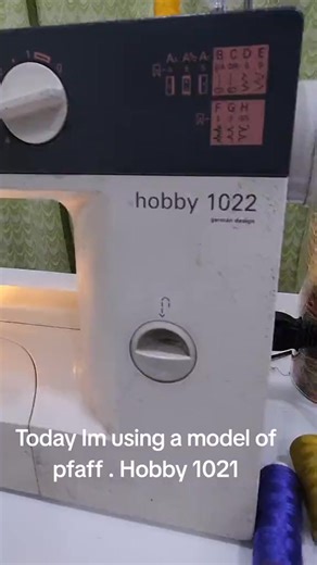 Creating Gold Petals Using Metallic Thread with Zigzag Stitch on Pfaff 1021 Sewing Machine #pfaff #normalsewingmachine #goldthread #freemotionembroidery | Amila adam