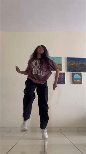 Left right go #dance #shorts #dancechallenge #bbno #freestyle #danceshorts