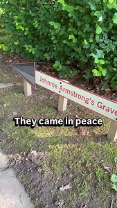 The great betrayal. 🏴󠁧󠁢󠁳󠁣󠁴󠁿 Johnnie Armstrong was the most notorious of the Border Reivers—a man feared by many, but a hero to his own. In 1530, the teenage King James V of Scotland lured Johnnie to Carlenrig with the promise of a peaceful meeting and a royal pardon. Instead, it was a deadly trap. Faced with the gallows, Johnnie looked the King in the eye and uttered his famous final words: “I am but a fool to seek grace at a graceless face.” He and his men were hanged on the spot and thr