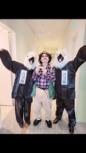 小橋亜樹 on Instagram: "昨日HBCラジオのね「カーナビ紅白歌合戦」に出ましてね。 大好きな池中玄太さんに扮して丹頂鶴達を引き連れて 『もしもピアノが弾けたなら』を歌いました。 丹頂鶴の顔が売ってなくてコンドルの頭を真っ赤に塗って代用。 「ナルミッツ/おさんぽ土曜日」の田村美香さんのお友達の鶴と「ファイターズdeナイト」の斎藤こずゑさんのお友達の鶴が友情出演(ノーギャラ)で素敵にハモってくれました。 鶴達とはHBCラジオで共に32年。32年‼️ ありがたいねぇ。 radikoのタイムフリーで１週間聴けます。 #HBCラジオ #カーナビ紅白歌合戦 #田村美香 #斎藤こずゑ #小橋亜樹"