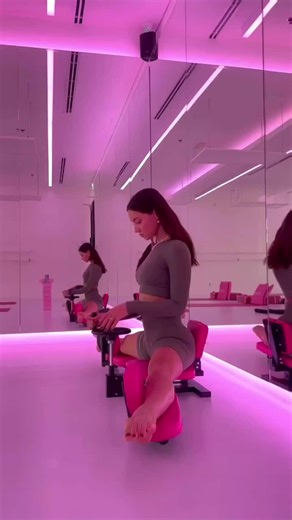 🧘♀️ Stretch goals: unlocked Follow @inspiredcalisthenics for more! Via merveyildirimgym #calisthenicsbeasts #flexibility #flexibilitytraining #calisthenicsgirl #calisthenicsgirls #stretching #stretchingexercises #stretchingmachine