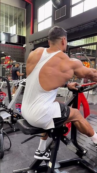 How To Do A SINGLE ARM MACHINE SEATED ROW | Single Arm Seated Back Press | Seated Back Row Machine