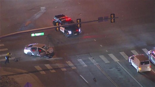 Aurora police investigate early morning crash at Alameda and Havana