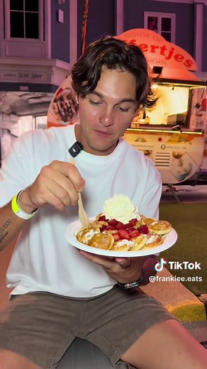 @Dreamworld night market🌙 • •Delicious eats and live entertainment for everyone! • •$2 entry or FREE for pass holders •Friday & Saturday 5pm - 9pm •📍Dreamworld •#dreamworld #dreamworldau #nightmarket #goldcoast #food *Invite*