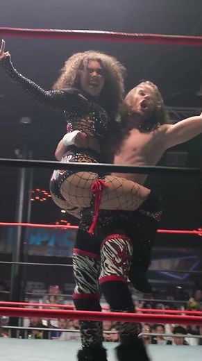 Corinne Joy & Grayson Pierce With A Clever Double Team On Cosmos #luchalibre #lucha #wrestling