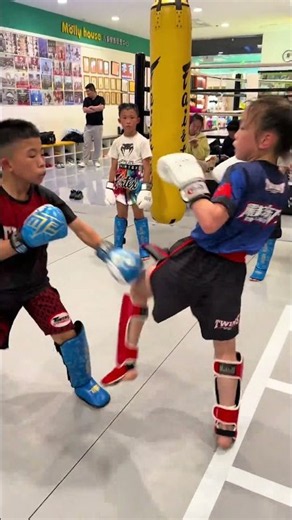 pro kids training 💪 #boxing #training #boxingtraining #trainingday #kidsboxing #shorts