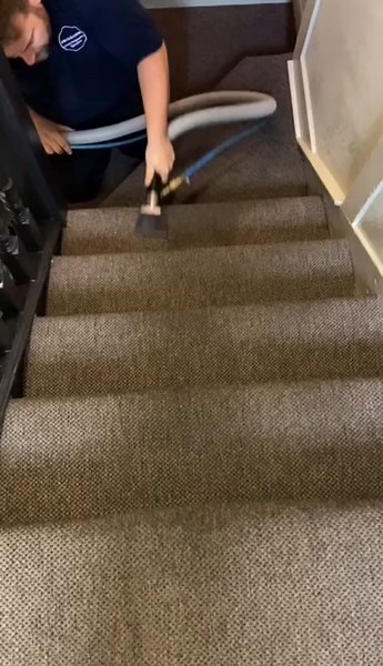 Banging results on this deep carpet clean! Helping this lovely pub get ready for their reopening! #carpetclean #surrey #sickickmusic