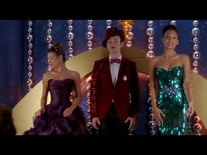 Glee - Away in a Manger (Full Performance)