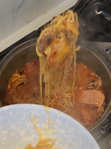 김치라면 #ThisIsEnoughForToday #EnoughForToday #조용한영상 #힐링영상 #혼밥 #집밥 #오늘의식탁 #따뜻한한끼 #소박한식사 #QuietVideo #SlowLife #DailyMoment #CalmCooking #NoTalkin