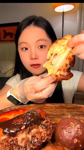 1.7K views · 22 reactions | Chocolate療 cake eating show療柳 challenge 柳 #chocolatelover #viralvideochallenge #cake | 퐊ȏ̈퐫퐞ȃ̈퐧 퐀s̑̈퐦퐫 퐌ȗ̈퐤퐛ȃ̈n퐠 シ︎ | Facebook