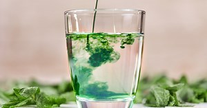 Chlorofil w płynie - jakie ma właściwości? Co trzeba wiedzieć o chlorofilu w płynie?