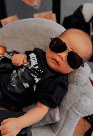 Tariko Photoworks (@tariko_photoworks)’s videos with Action Man - Music-Panda