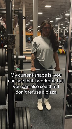 Katelyn Webb on Instagram: "i call it ✨ balance ✨ #pizza #balance #gymgirls"