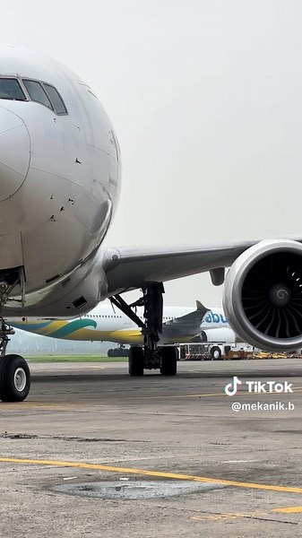 Mastering Aircraft Pushback Techniques for Mechanics