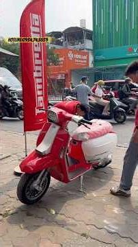 How much does the Lambretta G350 cost and what colors are available?