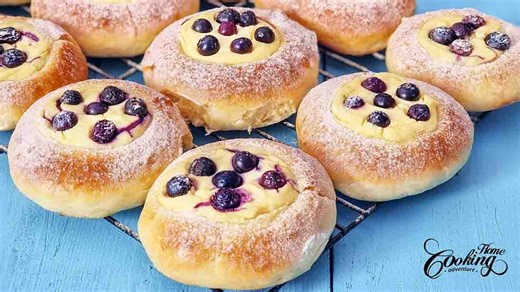 Blueberry Cream Cheese Buns Recipe