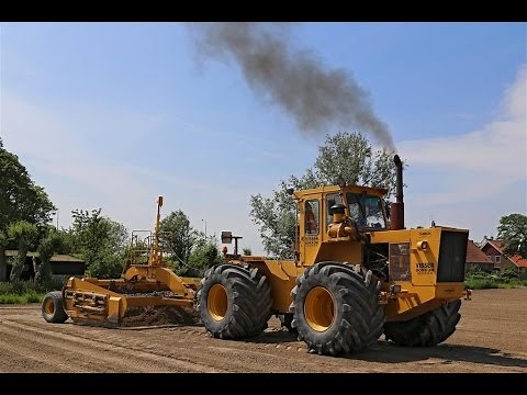 Cameco 405 B | Real American Muscle! | Land levelling | Unique tractor