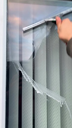 The Window King always getting stuck. #windowcleaning #satisfying #irl #window #foryou