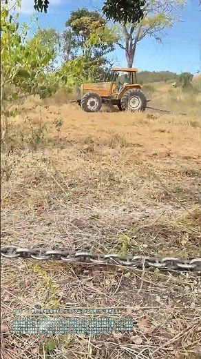 大型チェーン牽引で荒地を整地する：トラクターによる伐開・均一整地工法