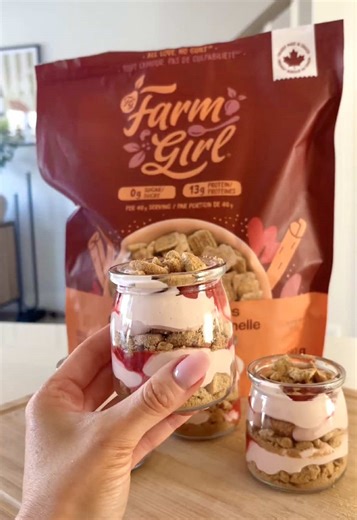 The Strawberry Cinnamon Cheesecake of your DREAMS 🍰🍓 @ALLIE ~ healthy recipes & more take on the viral Japanese Cheesecake Bowl — but make it Farm Girl 👀🥣 Just a few simple steps and you’ve got a cheesecake-inspired dessert with SO many benefits: 💪 high protein 🌾 gluten free 🚫 no added sugar Here’s how to make it: Step 1. Create a high-protein cheesecake base using cottage cheese, plain Greek yogurt, sugar-free jello mix, and strawberry protein powder. If your protein powder isn’t sweeten