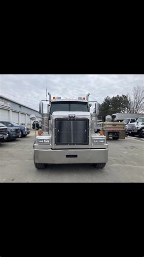 2019 Western Star 4900EX 378688 miles • $134900 https://sleepertrader.com/trucks-for-sale?mUnitId=6863f10643635d0002ae06ba&m=fb&fbclid&page=1 | SleeperTrader | Facebook