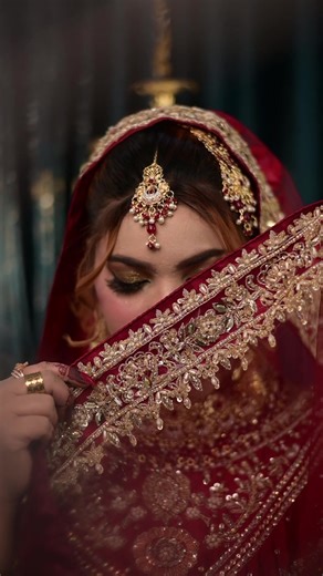 Expert Makeup Techniques at Deluxe Hair Salon Faisalabad