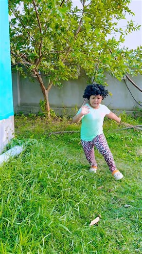 Sab ke piche ye koun hai 😳🤗🤣 #shorts #viralvideo #funny #trending