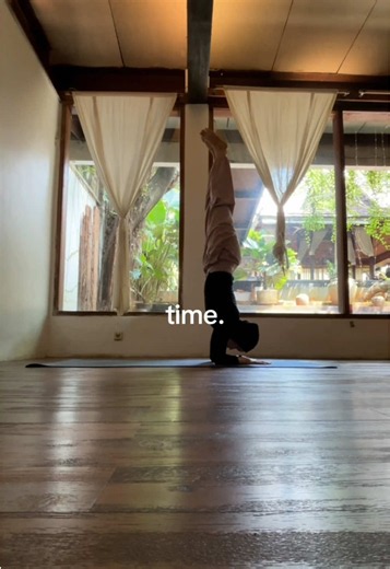 proof that consistency works.🤍 pincha wasn’t something I achieved overnight. every fall, every failed attempt, every practice session led me here. yoga has never been about mastering inversions or the hardest poses for me. i just wanted to challenge myself. and it’s still not perfect, but looking back... the things that once felt impossible don’t feel so impossible anymore. maybe that’s what yoga has been teaching me all along— not just pincha, but patience. still learning. still practicing. st