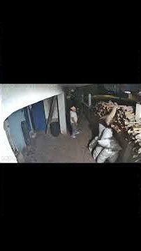 Nos comparten esta grabación en donde aparentemente se puede observar una #bruja #miedoteca