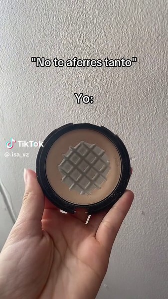 Meti la pestañina en agua calienta y se contrajo 😅#ahorrar #apegada #maquillaje #sisoy😎👌 #mujeres