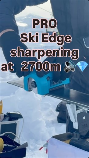 The moment of truth: World Cup precision edges! 💎⚡️ After the necessary sidewall preparation (check my previous video), here is the actual Professional Edge Sharpening in action. 🎿 ⚠️ Note: Video speed is accelerated (1.7x). ⏩ To address the comments from the last post: This tool doesn’t “eat” the ski. It uses extreme precision to remove only microns of metal, creating the perfect angle for icy slopes. ❄️🎯 ✅ Longevity: Your skis can handle 50 sharpens with this technology. ✅ No Mess: We alway