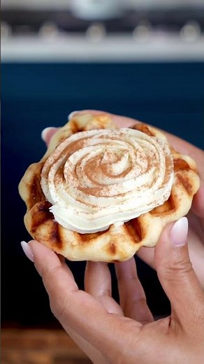 Cinnamon Roll Croffle 🧇
