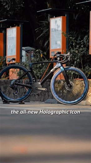 Serina. Twitterbike on Instagram: "T8 Pro: Full-Carbon Speed Demon 🚴💨 The all-new Holographic Icon T8 Pro is here—lightweight revolution unlocked ✨ Full carbon fiber build (frame, bars, fork, seatpost, rims, hubs) = max speed, zero bulk ⚡Upgraded Wheeltop wireless 28-speed electronic shifting + colorful cassette/chain 🎨Snappy shifts, unbeatable pace 🏆 Ride in style, dominate the road. Yours for the taking 🔥 #cycling #roadbike #twitterbike #carbon #wireless #rideinstyle #cyclinggear"