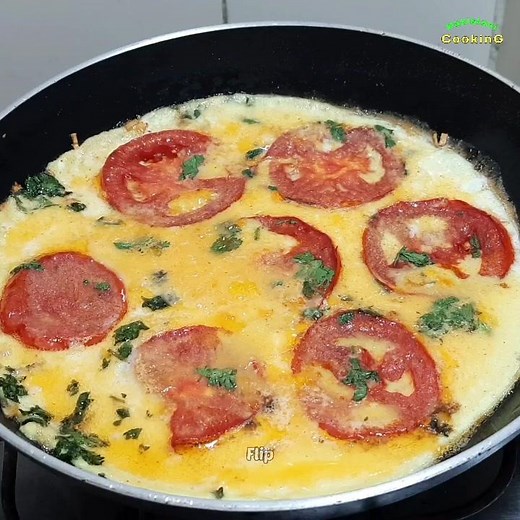 Pakistani Omelette Recipe With Tomato Slices