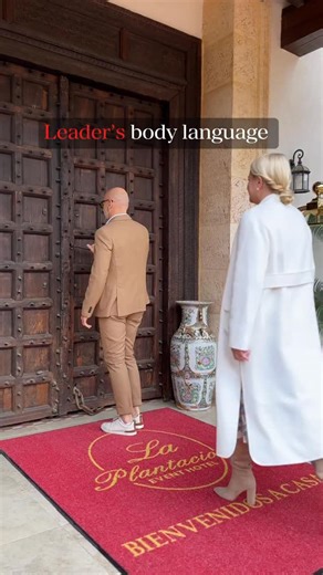 Natalya Hendrix on Instagram: "Leader’s Body Language When entering a room — the leader goes first and opens the door 🚪 When leaving — the leader goes last and closes it. This isn’t about manners. It’s about responsibility and presence. A leader sets the rhythm of the space — from the first step to the last 🧭 People notice this before they notice your words. Special thanks to @natalyahendrix_etiquette 🤍 for the help and support during this shoot. Save this 📌 Follow for more on leadership, pr