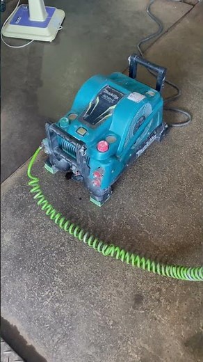 makita エアーコンプレッサー/モデル AC401X / 動作時の音がなんか変です。側面から、ガガがって、音がたまにします